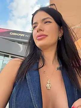 Snapshot of RaniaSnow chatting on 06-21-26, 03:53 RaniaSnow online show from 06-21-26, 03:53