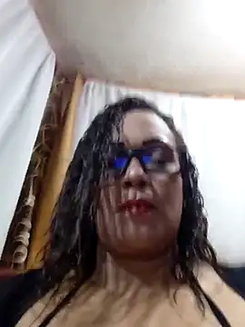Snapshot of maroita chatting on 05-18-26, 01:06 maroita online show from 05-18-26, 01:06