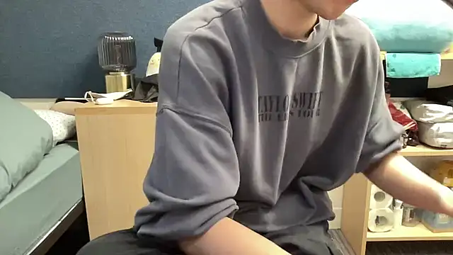 Snapshot of hoppyhops chatting on 03-15-26, 04:35 hoppyhops online show from 03-15-26, 04:35