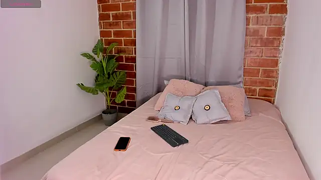 ashley hills  online show from 07-11-26, 02:14
