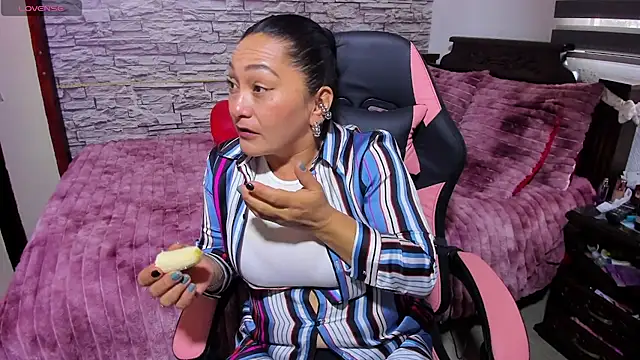 Milf Julianna online show from 04-30-26, 10:47