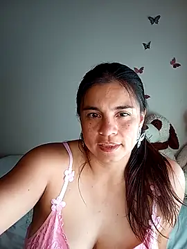 Snapshot of BettyBoo_w chatting on 05-01-26, 02:43 BettyBoo w online show from 05-01-26, 02:43