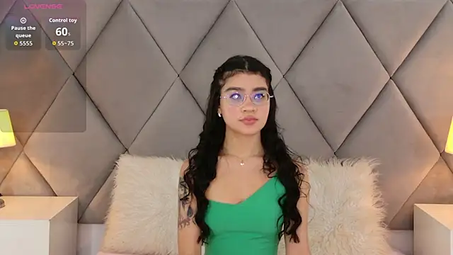 OliviaDiaz online show from 04-21-26, 08:01