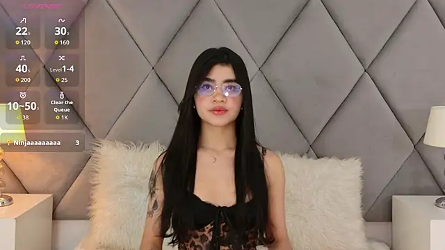 OliviaDiaz online show from 04-25-26, 08:17