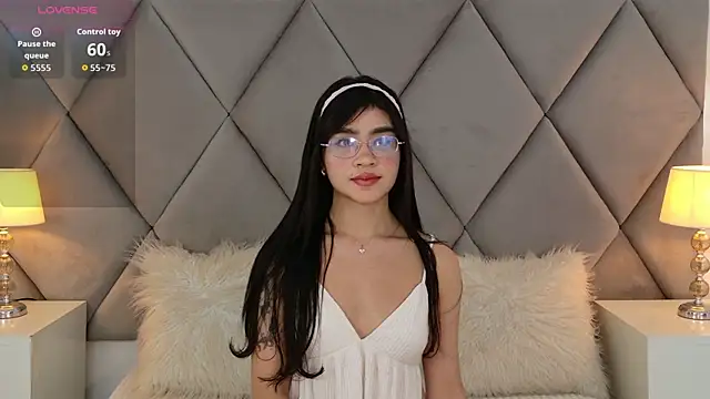 Snapshot of OliviaDiaz chatting on 04-28-26, 08:25 OliviaDiaz online show from 04-28-26, 08:25