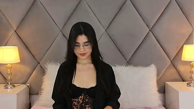 Snapshot of OliviaDiaz chatting on 05-02-26, 08:03 OliviaDiaz online show from 05-02-26, 08:03