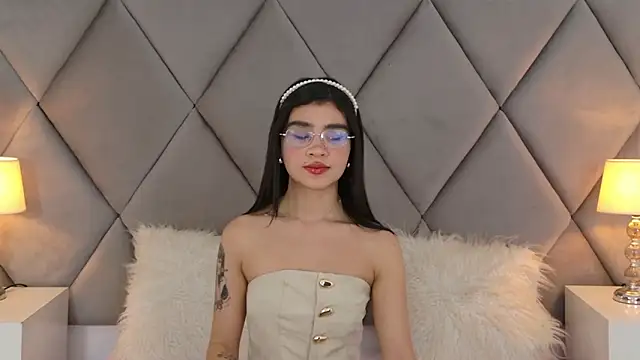 Snapshot of OliviaDiaz chatting on 05-17-26, 08:05 OliviaDiaz online show from 05-17-26, 08:05
