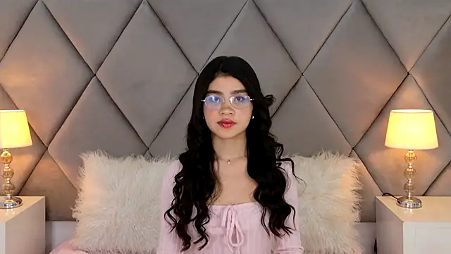 Snapshot of OliviaDiaz chatting on 05-26-26, 08:05 OliviaDiaz online show from 05-26-26, 08:05
