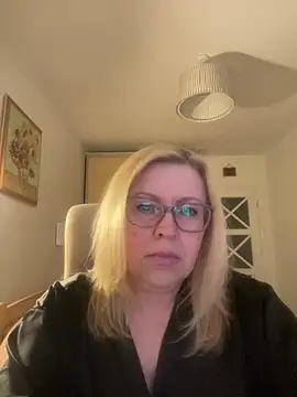 JanieLight53 online show from 04-12-26, 05:07