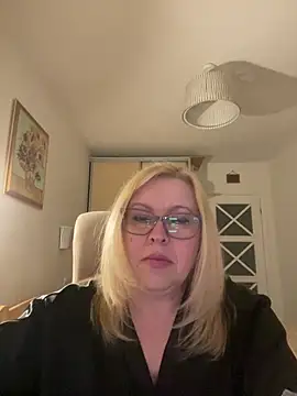 JanieLight53 online show from 04-14-26, 06:58