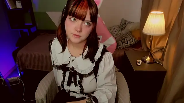 Snapshot of EsterTwilight chatting on 05-06-26, 04:01 EsterTwilight online show from 05-06-26, 04:01