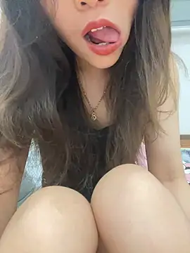 Snapshot of Lyn_baby chatting on 05-31-26, 04:47 Lyn baby online show from 05-31-26, 04:47