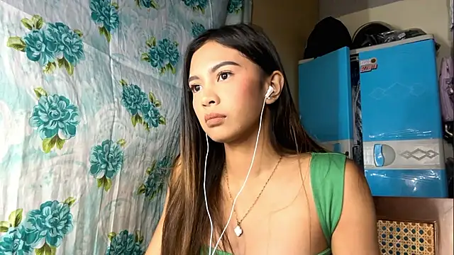 Snapshot of LilianBlevans chatting on 03-09-26, 04:33 LilianBlevans online show from 03-09-26, 04:33