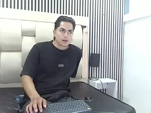 Snapshot of Alex_Wolft chatting on 06-17-26, 03:46 Alex Wolft online show from 06-17-26, 03:46