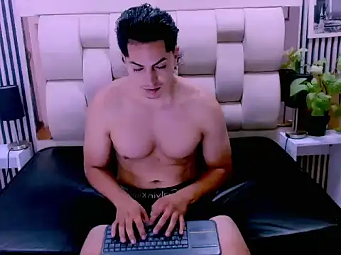 Snapshot of Alex_Wolft chatting on 07-06-26, 12:24 Alex Wolft online show from 07-06-26, 12:24
