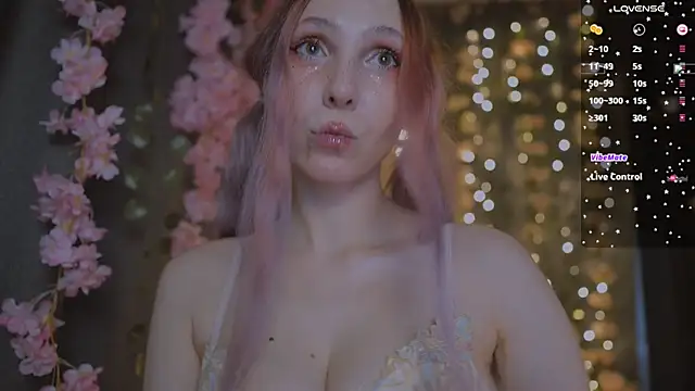 Snapshot of x__sexykitten666__x chatting on 07-11-26, 04:32 x sexykitten666 x online show from 07-11-26, 04:32