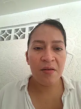 Snapshot of Dr_Edna_naughty chatting on 05-10-26, 03:28 Dr Edna naughty online show from 05-10-26, 03:28