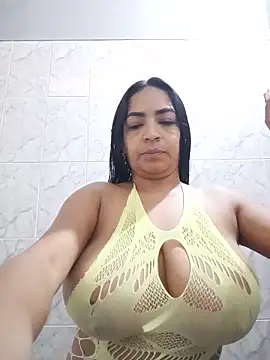 Snapshot of Carolinna chatting on 06-18-26, 02:21 Carolinna online show from 06-18-26, 02:21