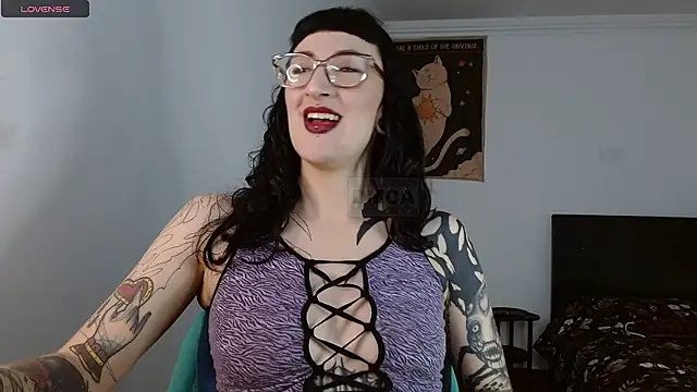 Snapshot of VelvetVal_ chatting on 05-04-26, 04:36 VelvetVal online show from 05-04-26, 04:36