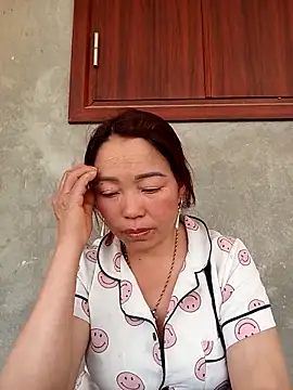 Yellow-pink online show from 04-11-26, 07:45