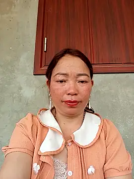 Yellow-pink online show from 04-15-26, 03:46