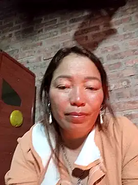 Snapshot of Yellow-pink chatting on 04-25-26, 11:24 Yellow-pink online show from 04-25-26, 11:24