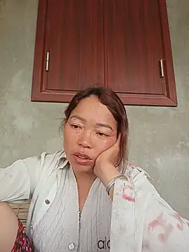 Snapshot of Yellow-pink chatting on 05-24-26, 10:31 Yellow-pink online show from 05-24-26, 10:31