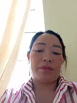 Snapshot of Yellow-pink chatting on 07-23-26, 01:52 Yellow-pink online show from 07-23-26, 01:52