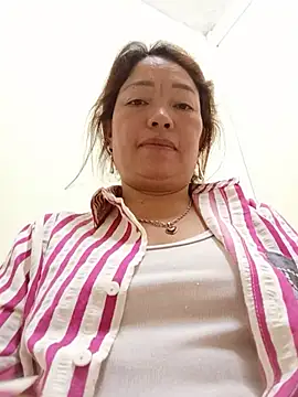 Snapshot of Yellow-pink chatting on 07-25-26, 12:25 Yellow-pink online show from 07-25-26, 12:25