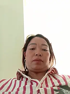 Snapshot of Yellow-pink chatting on 07-26-26, 05:04 Yellow-pink online show from 07-26-26, 05:04