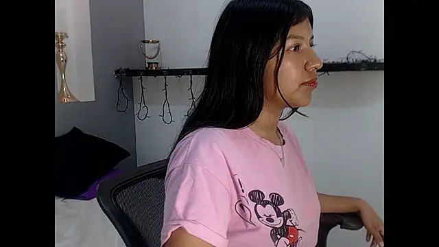 Snapshot of little_caramel18 chatting on 03-09-26, 05:44 little caramel18 online show from 03-09-26, 05:44