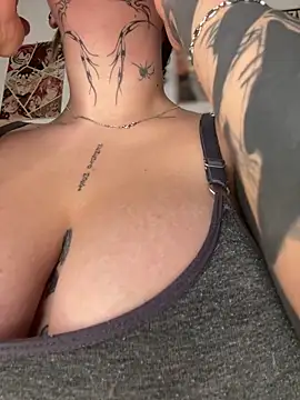 CarolQueen1  online show from 04-19-26, 12:37