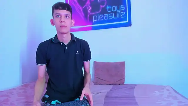 Desire Boys1 online show from 04-15-26, 11:16