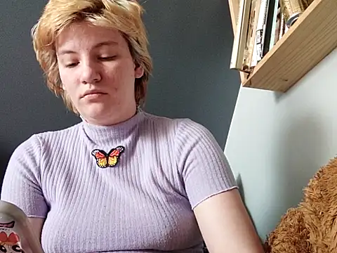 Snapshot of thatcutesubgirlwlw chatting on 04-19-26, 02:16 thatcutesubgirlwlw online show from 04-19-26, 02:16