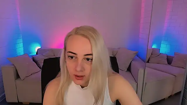 CarolMoor online show from 03-23-26, 09:13