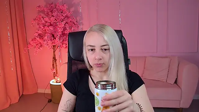 CarolMoor online show from 04-24-26, 09:12