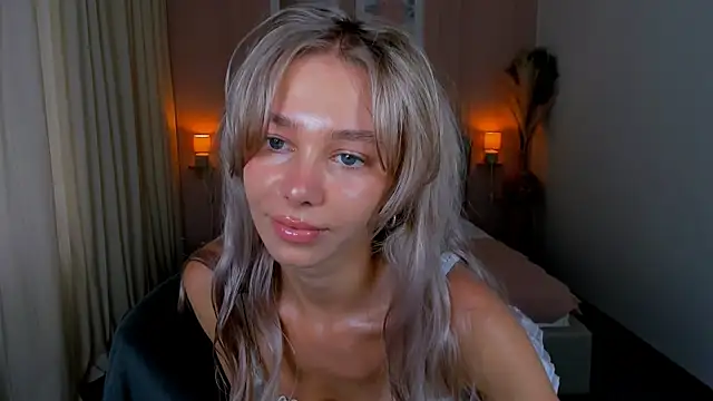 Snapshot of LuluAlis chatting on 05-18-26, 01:28 LuluAlis online show from 05-18-26, 01:28