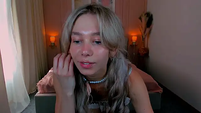 Snapshot of LuluAlis chatting on 05-24-26, 01:16 LuluAlis online show from 05-24-26, 01:16