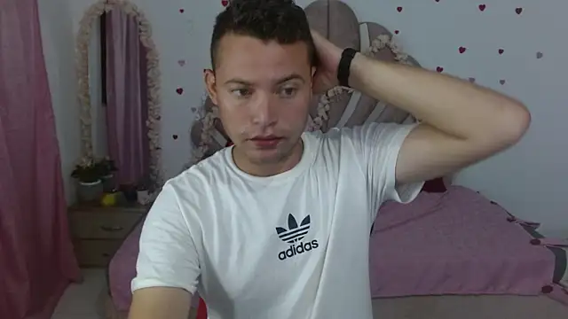 Snapshot of sven_fox723 chatting on 06-08-26, 12:38 sven fox723 online show from 06-08-26, 12:38