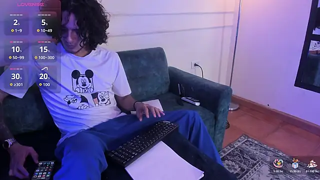 Snapshot of Skinny_Mac chatting on 06-11-26, 01:42 Skinny Mac online show from 06-11-26, 01:42