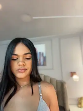 Snapshot of Bella-Ferrer chatting on 04-30-26, 06:14 Bella-Ferrer online show from 04-30-26, 06:14