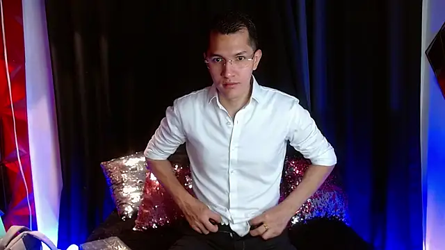 MilanDavid1 online show from 04-18-26, 05:17