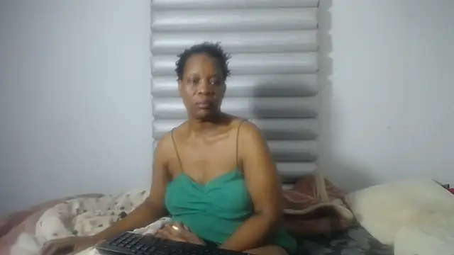 Snapshot of JoycyQueen chatting on 05-02-26, 03:17 JoycyQueen online show from 05-02-26, 03:17