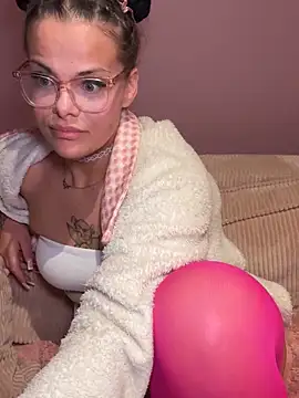 EmiliaSunx online show from 03-11-26, 08:37