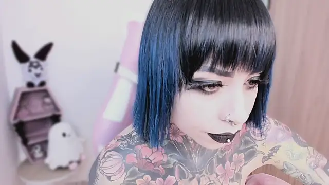 shes creepy online show from 04-28-26, 07:02