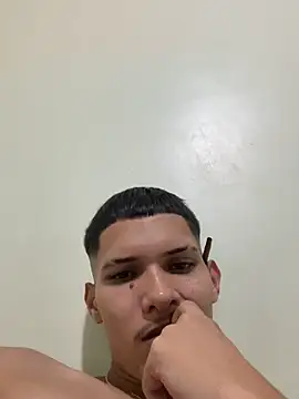 Carlitosd14 online show from 05-04-26, 03:02