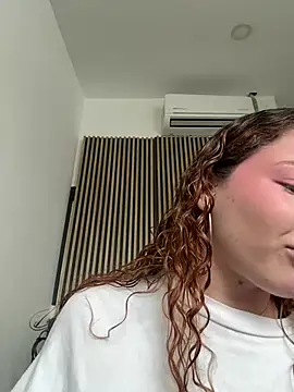 Snapshot of AphroditeSweett chatting on 05-02-26, 08:58 AphroditeSweett online show from 05-02-26, 08:58