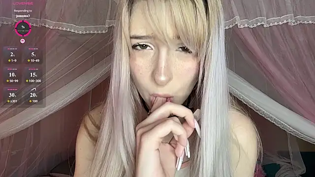 Snapshot of OnlyEva1 chatting on 06-04-26, 09:04 OnlyEva1 online show from 06-04-26, 09:04