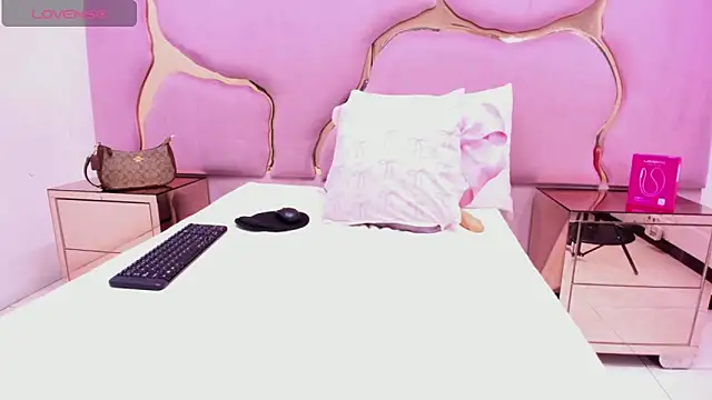 LaurendPink online show from 04-01-26, 01:41