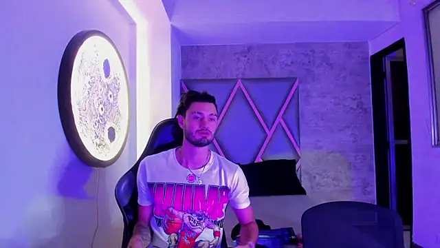 Snapshot of Wolf_Kitty chatting on 04-01-26, 11:44 Wolf Kitty online show from 04-01-26, 11:44